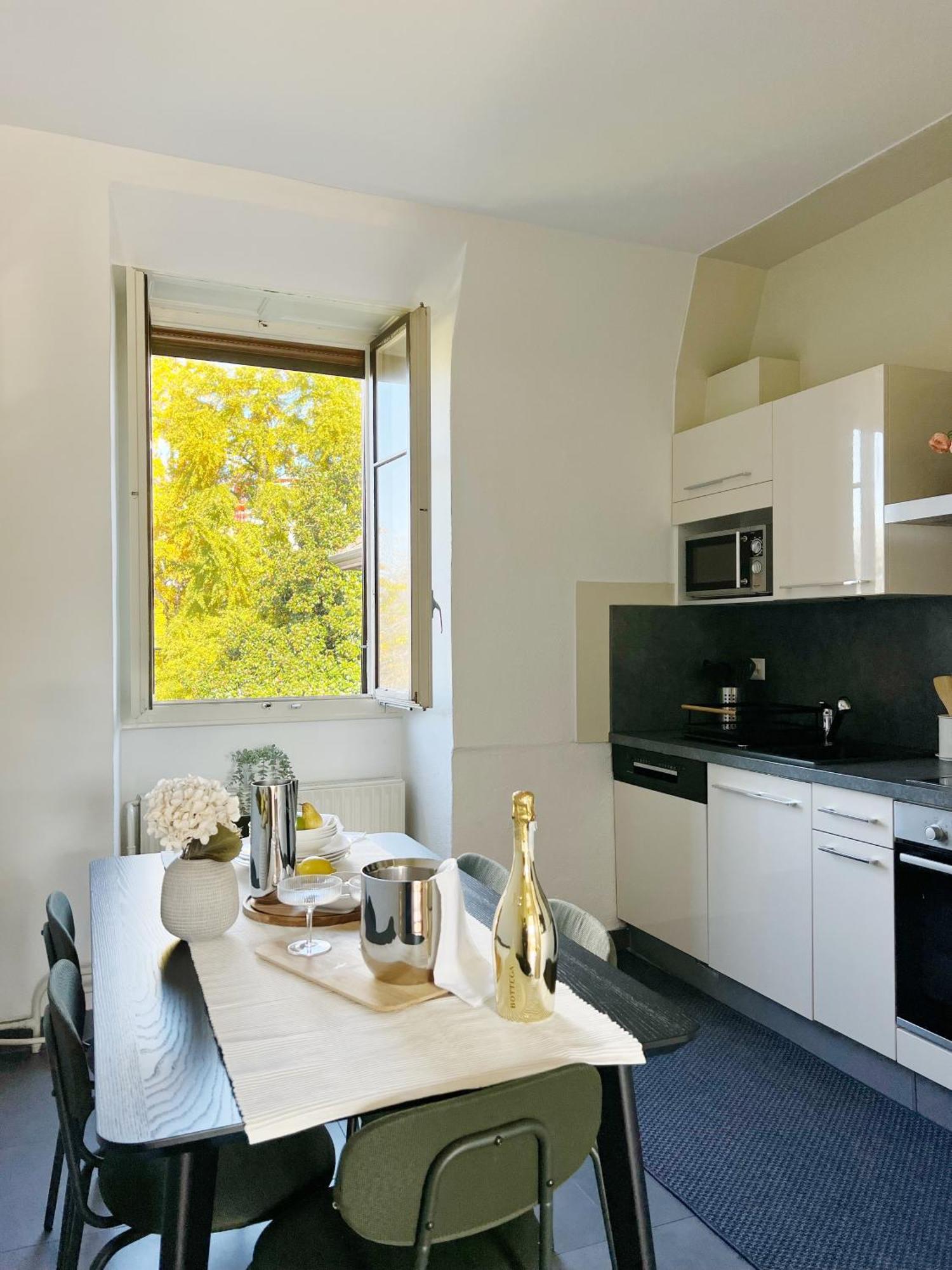 Montreux Riviera Suite Waterfront 3 Bedrooms Private Parking Екстериор снимка